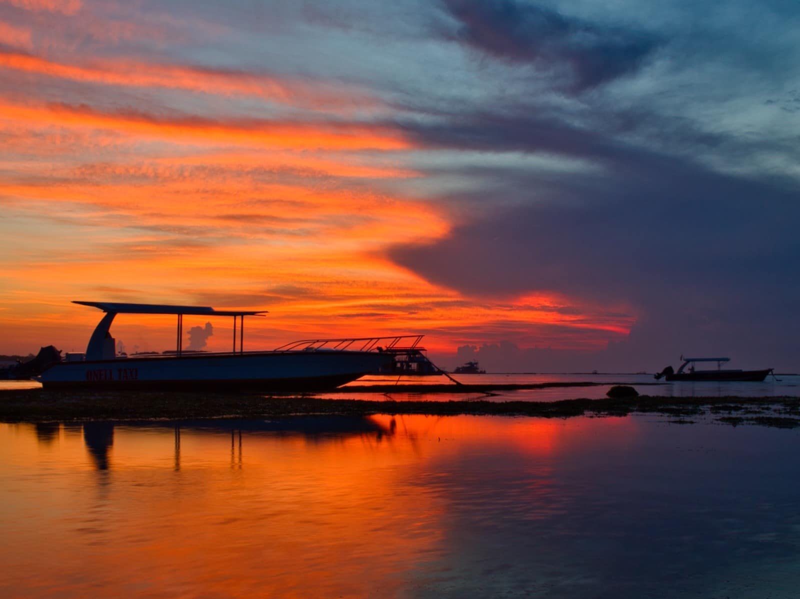 indonesia nusa lembongan sunset